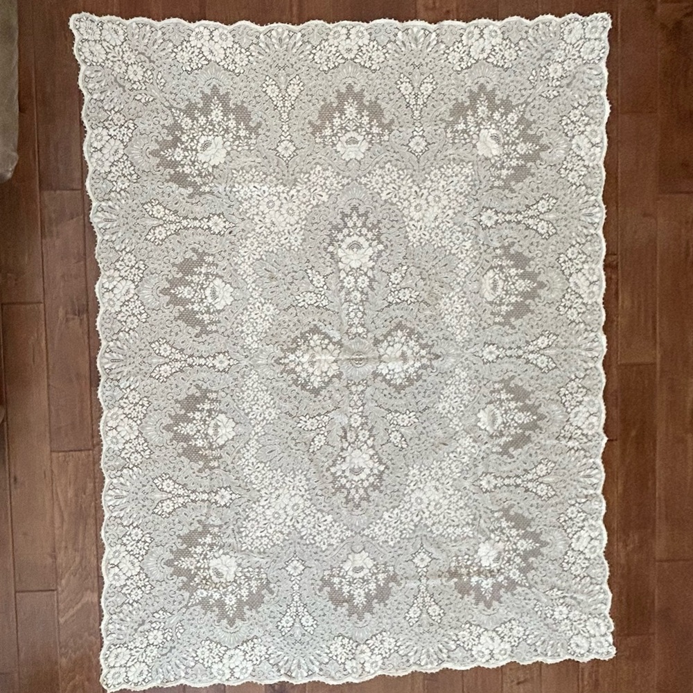 🔻🔻🔻Vintage quaker lace tablecloth
